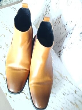 Men's Tan Leather Chukka Boots - Sleek Pull-On Style